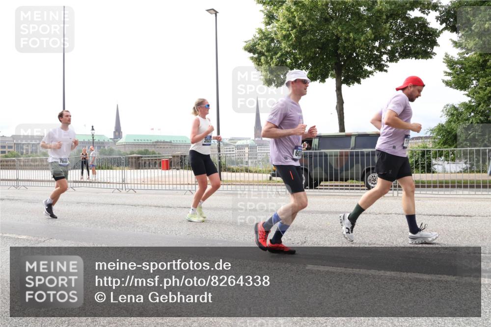 29.06.2025 - hella hamburg halbmarathon Lena Gebhardt http://msf.ph/oto/8264338 29.06.2025 10:34:37 Lombardsbrücke 1025, 1672, 2023, 2355, 2412, 2464, 2510, 2511, 2801, 3130, 3145, 3420, 4540, 4824, 4826, 5453, 5609, 6034, 6105, 6171, 6310, 6329, 6335, 6571, 6574, 6843, 7020, 7299, 7324, 7329, 7386, 7644, 7733, 8349, 8369, 8705, 8793, 8965, 9122, 9164, 9379, 9448, 9514, 10335, 10360, 10564, 10674, 11122, 11245, 11646, 11872, 12019, 12164, 12236, 12382, 12764, 13957, 15477, 16238, 16311, 16390, 16682, 16919, 17230, 18158, 18941 meine-sportfotos.de