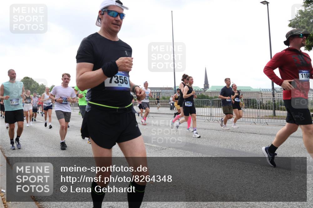 29.06.2025 - hella hamburg halbmarathon Lena Gebhardt http://msf.ph/oto/8264348 29.06.2025 10:46:08 Lombardsbrücke 1004, 1033, 1100, 1104, 1421, 1426, 1429, 1465, 1532, 1555, 1854, 1867, 1868, 1983, 2398, 2423, 2500, 2522, 2550, 2773, 2813, 2917, 2951, 2954, 2965, 3410, 4104, 4119, 4223, 4317, 4388, 4448, 4572, 5044, 5635, 5697, 5703, 5769, 5770, 5854, 5892, 6068, 6133, 6333, 6392, 6623, 7268, 7356, 7364, 7368, 7374, 7605, 7894, 7960, 7983, 8047, 8700, 9120, 9121, 9129, 9337, 9426, 9445, 10153, 10327, 10329, 10367, 10511, 11358, 11361, 11876, 11910, 12298, 12333, 12507, 12522 meine-sportfotos.de