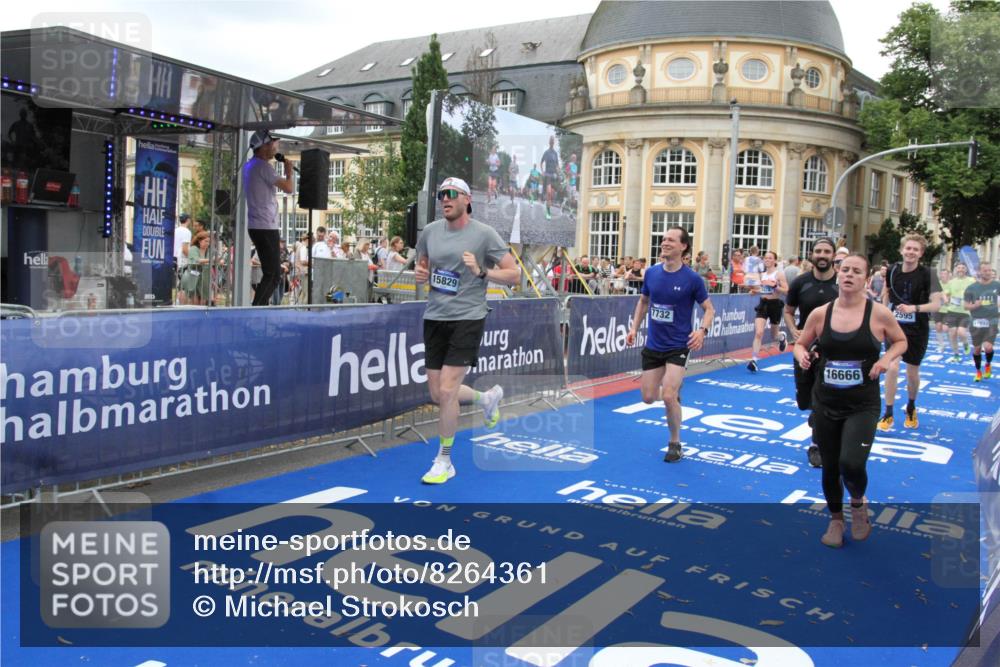 29.06.2025 - hella hamburg halbmarathon Michael Strokosch http://msf.ph/oto/8264361 29.06.2025 10:52:11 Ziel 1482, 2397, 2595, 5032, 5093, 5378, 6897, 7732, 9082, 12135, 12580, 13726, 14248, 14300, 15506, 15829, 16003, 16179, 16320, 16666, 17033, 17130, 18475, 18801 meine-sportfotos.de