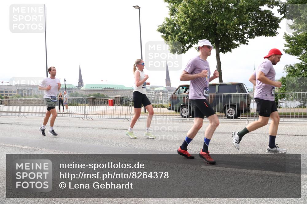29.06.2025 - hella hamburg halbmarathon Lena Gebhardt http://msf.ph/oto/8264378 29.06.2025 10:34:37 Lombardsbrücke 1025, 1672, 2023, 2355, 2412, 2464, 2510, 2511, 2801, 3130, 3145, 3420, 4540, 4824, 4826, 5453, 5609, 6034, 6105, 6171, 6310, 6329, 6335, 6571, 6574, 6843, 7020, 7299, 7324, 7329, 7386, 7644, 7733, 8349, 8369, 8705, 8793, 8965, 9122, 9164, 9379, 9448, 9514, 10335, 10360, 10564, 10674, 11122, 11245, 11646, 11872, 12019, 12164, 12236, 12382, 12764, 13957, 15477, 16238, 16311, 16390, 16682, 16919, 17230, 18158, 18941 meine-sportfotos.de