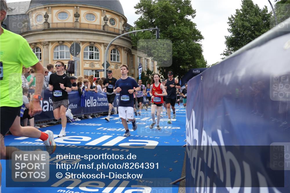 29.06.2025 - hella hamburg halbmarathon Strokosch-Dieckow http://msf.ph/oto/8264391 29.06.2025 10:44:38 Ziel 1468, 1782, 2365, 2402, 2970, 3305, 4270, 4991, 5476, 6490, 6495, 7710, 10669, 12711, 14351, 14798, 14816, 15185, 15233, 15862, 16224, 17097, 17251, 18107, 18437, 18464, 18539, 18560, 18868, 19206 meine-sportfotos.de