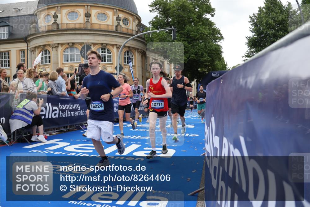 29.06.2025 - hella hamburg halbmarathon Strokosch-Dieckow http://msf.ph/oto/8264406 29.06.2025 10:44:39 Ziel 1468, 1782, 1941, 2365, 2402, 2970, 3305, 3785, 4270, 4991, 5476, 6490, 6495, 7710, 10669, 12711, 14351, 14798, 14816, 15185, 15233, 15862, 16224, 17251, 18107, 18437, 18464, 18539, 18560, 18868, 19206 meine-sportfotos.de