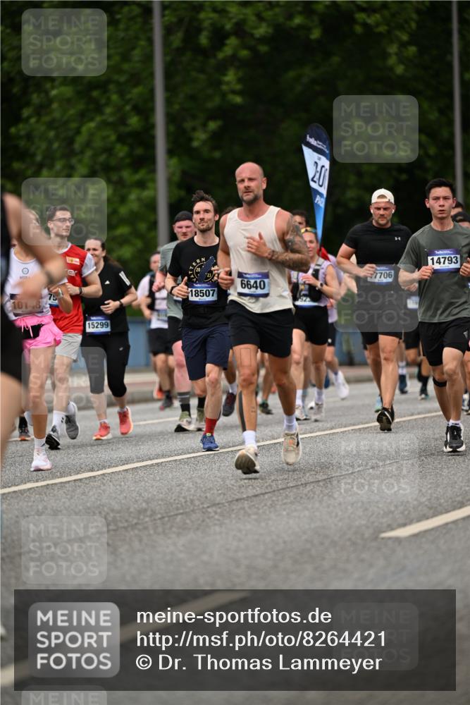 29.06.2025 - hella hamburg halbmarathon Dr. Thomas Lammeyer http://msf.ph/oto/8264421 29.06.2025 10:35:31 Kennedybrücke 1097, 1547, 1844, 1979, 2414, 2754, 2755, 2831, 2832, 2914, 3281, 3396, 3424, 3571, 3681, 4953, 5165, 5350, 5846, 5943, 5965, 6078, 6160, 6546, 6573, 6640, 7120, 7772, 8806, 8812, 8941, 9078, 9104, 9183, 9883, 10148, 10240, 10435, 10586, 11178 meine-sportfotos.de