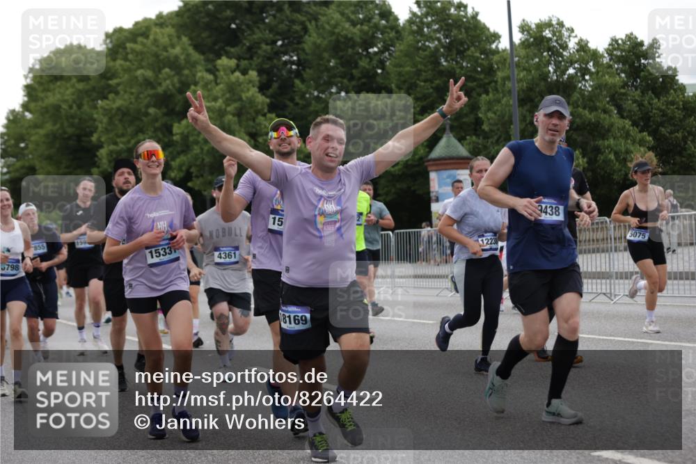 29.06.2025 - hella hamburg halbmarathon Jannik Wohlers http://msf.ph/oto/8264422 29.06.2025 10:33:13 Lombardsbrücke 1189, 1275, 1896, 1995, 2342, 2776, 3170, 3560, 4164, 4361, 4433, 4449, 4696, 5075, 5096, 5141, 5557, 5569, 5821, 5822, 5887, 6109, 6854, 6999, 7653, 7705, 8021, 8157, 8282, 8891, 9234, 9258, 9438, 9750, 9799, 10561, 11338, 11453, 11546, 11676, 11811, 11827, 11928, 12237, 12238, 12652, 12835, 12855, 13375, 13601, 13853, 14098, 14451, 15044, 15072, 15367 meine-sportfotos.de