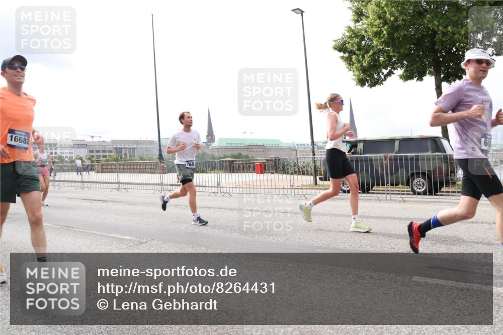 29.06.2025 - hella hamburg halbmarathon Lena Gebhardt http://msf.ph/oto/8264431 29.06.2025 10:34:38 Lombardsbrücke 1025, 1672, 2023, 2355, 2412, 2464, 2510, 2511, 2801, 3130, 3145, 3420, 4540, 4824, 4826, 4884, 5453, 5609, 6034, 6105, 6171, 6310, 6329, 6335, 6379, 6571, 6574, 6843, 7020, 7299, 7324, 7329, 7386, 7644, 7733, 8349, 8369, 8705, 8793, 8965, 9122, 9164, 9379, 9448, 9514, 10335, 10360, 10564, 10674, 11122, 11245, 11646, 11872, 12019, 12164, 12236, 12382, 12764, 13957, 15477, 16238, 16311, 16390, 16682, 16919, 17230, 18158, 18941 meine-sportfotos.de