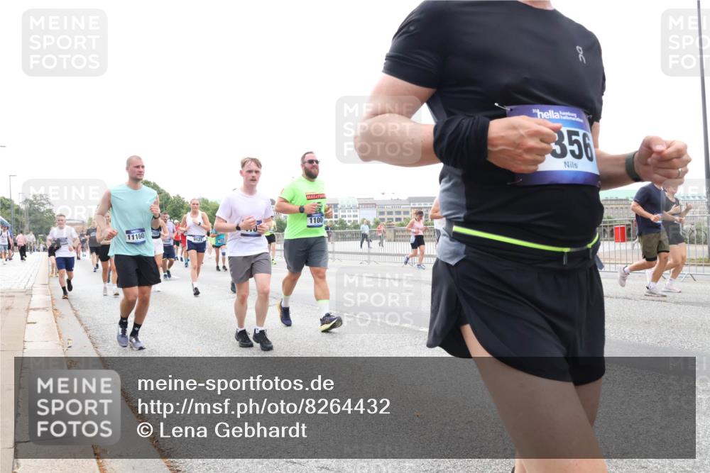 29.06.2025 - hella hamburg halbmarathon Lena Gebhardt http://msf.ph/oto/8264432 29.06.2025 10:46:09 Lombardsbrücke 1004, 1100, 1104, 1421, 1426, 1429, 1465, 1532, 1555, 1854, 1867, 1868, 1983, 2398, 2423, 2500, 2522, 2773, 2813, 2917, 2951, 2954, 2965, 3410, 4104, 4119, 4223, 4317, 4388, 4448, 4572, 5044, 5635, 5697, 5703, 5769, 5770, 5854, 5892, 6068, 6133, 6333, 6392, 6623, 7268, 7356, 7364, 7368, 7374, 7605, 7894, 7960, 7983, 8047, 8700, 9120, 9121, 9129, 9337, 9426, 9445, 10153, 10327, 10329, 10367, 10511, 11358, 11361, 11876, 11910, 12298, 12333, 12507, 12522 meine-sportfotos.de