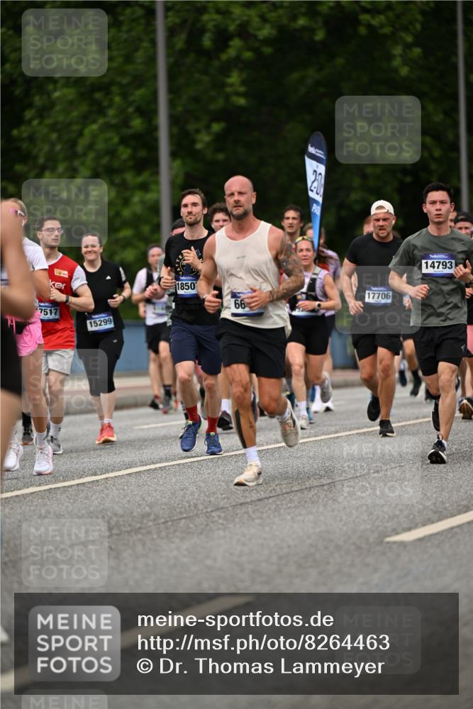 29.06.2025 - hella hamburg halbmarathon Dr. Thomas Lammeyer http://msf.ph/oto/8264463 29.06.2025 10:35:32 Kennedybrücke 1097, 1547, 1844, 1979, 2754, 2755, 2831, 2832, 2914, 3281, 3396, 3424, 3571, 3681, 4877, 4953, 5165, 5350, 5846, 5943, 5965, 6078, 6160, 6573, 6640, 7120, 7772, 8806, 8812, 8941, 9078, 9104, 9183, 9883, 10148, 10240, 10435, 10586, 11178 meine-sportfotos.de