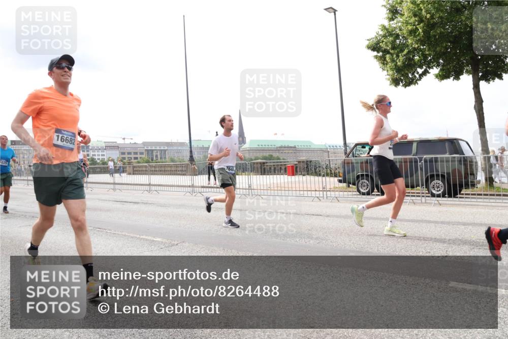 29.06.2025 - hella hamburg halbmarathon Lena Gebhardt http://msf.ph/oto/8264488 29.06.2025 10:34:38 Lombardsbrücke 1025, 1672, 2023, 2355, 2412, 2464, 2510, 2511, 2801, 3130, 3145, 3420, 4540, 4824, 4826, 4884, 5453, 5609, 6034, 6105, 6171, 6310, 6329, 6335, 6379, 6571, 6574, 6843, 7020, 7299, 7324, 7329, 7386, 7644, 7733, 8349, 8369, 8705, 8793, 8965, 9122, 9164, 9379, 9448, 9514, 10335, 10360, 10564, 10674, 11122, 11245, 11646, 11872, 12019, 12164, 12236, 12382, 12764, 13957, 15477, 16238, 16311, 16390, 16682, 16919, 17230, 18158, 18941 meine-sportfotos.de