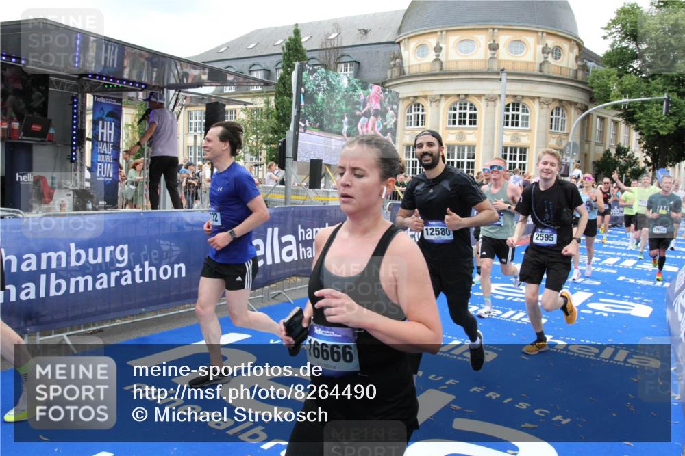 29.06.2025 - hella hamburg halbmarathon Michael Strokosch http://msf.ph/oto/8264490 29.06.2025 10:52:12 Ziel 1482, 2397, 2595, 5032, 5093, 5378, 6897, 7732, 9082, 12135, 12580, 13726, 14248, 14300, 15275, 15829, 16003, 16179, 16320, 16591, 16666, 17033, 17130, 18475, 18801 meine-sportfotos.de
