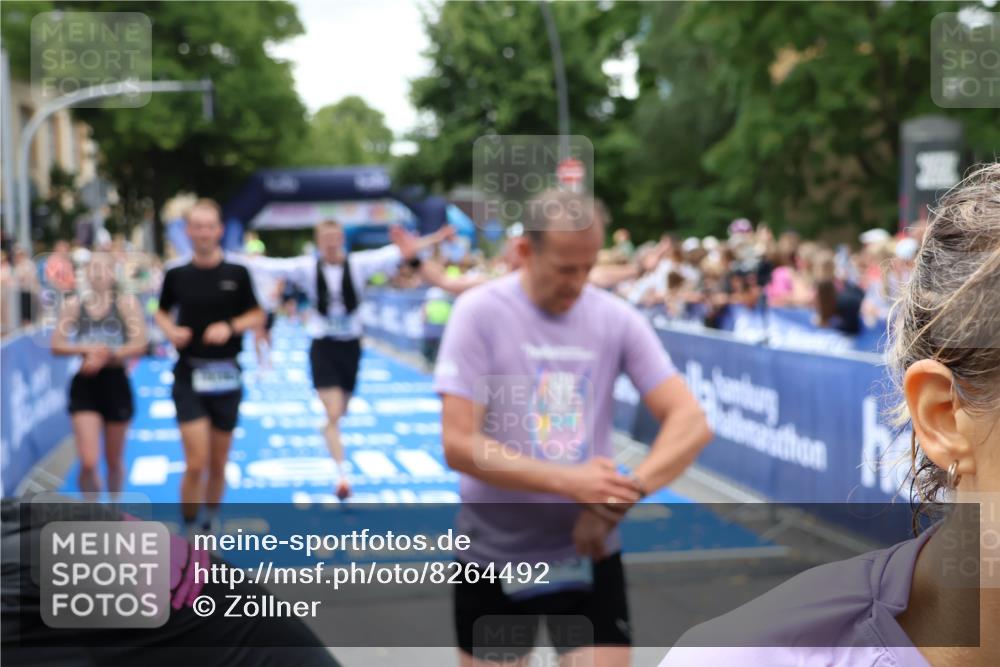 29.06.2025 - hella hamburg halbmarathon Zöllner http://msf.ph/oto/8264492 29.06.2025 10:58:18 Ziel 1595, 2907, 4426, 4592, 6104, 8290, 9230, 11645, 14631, 15125, 18068 meine-sportfotos.de