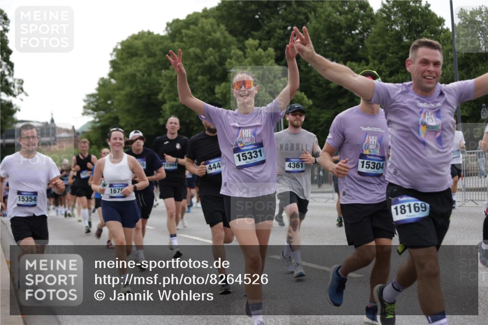 29.06.2025 - hella hamburg halbmarathon Jannik Wohlers http://msf.ph/oto/8264526 29.06.2025 10:33:13 Lombardsbrücke 1189, 1275, 1896, 1995, 2342, 2776, 3170, 3560, 4164, 4361, 4433, 4449, 4696, 5075, 5096, 5141, 5557, 5569, 5821, 5822, 5887, 6109, 6854, 6999, 7653, 7705, 8021, 8157, 8282, 8891, 9234, 9258, 9438, 9750, 9799, 10561, 11338, 11453, 11546, 11676, 11811, 11827, 11928, 12237, 12238, 12652, 12835, 12855, 13375, 13601, 13853, 14098, 14451, 15044, 15072, 15367 meine-sportfotos.de