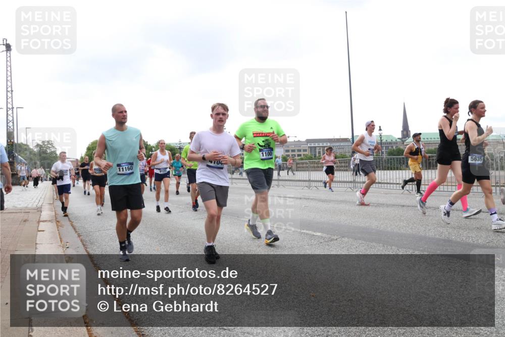 29.06.2025 - hella hamburg halbmarathon Lena Gebhardt http://msf.ph/oto/8264527 29.06.2025 10:46:09 Lombardsbrücke 1004, 1100, 1104, 1421, 1426, 1429, 1465, 1532, 1555, 1854, 1867, 1868, 1983, 2398, 2423, 2500, 2522, 2773, 2813, 2917, 2951, 2954, 2965, 3410, 4104, 4119, 4223, 4317, 4388, 4448, 4572, 5044, 5635, 5697, 5703, 5769, 5770, 5854, 5892, 6068, 6133, 6333, 6392, 6623, 7268, 7356, 7364, 7368, 7374, 7605, 7894, 7960, 7983, 8047, 8700, 9120, 9121, 9129, 9337, 9426, 9445, 10153, 10327, 10329, 10367, 10511, 11358, 11361, 11876, 11910, 12298, 12333, 12507, 12522 meine-sportfotos.de