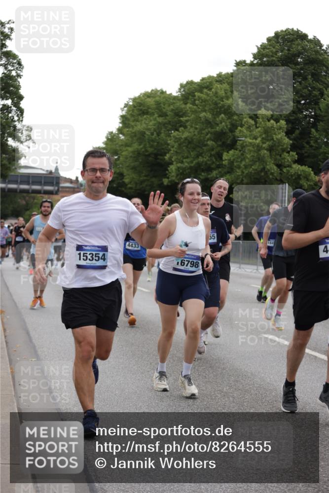 29.06.2025 - hella hamburg halbmarathon Jannik Wohlers http://msf.ph/oto/8264555 29.06.2025 10:33:14 Lombardsbrücke 1189, 1275, 1896, 1995, 2342, 2776, 3170, 3560, 4361, 4433, 4449, 4696, 5075, 5096, 5141, 5557, 5569, 5821, 5822, 5887, 6109, 6854, 6999, 7653, 7705, 8021, 8157, 8282, 8891, 9234, 9258, 9438, 9750, 9799, 10561, 11338, 11453, 11546, 11676, 11811, 11827, 11928, 12237, 12238, 12652, 12835, 12855, 13375, 13601, 13853, 14098, 14451, 15044, 15072, 15367 meine-sportfotos.de