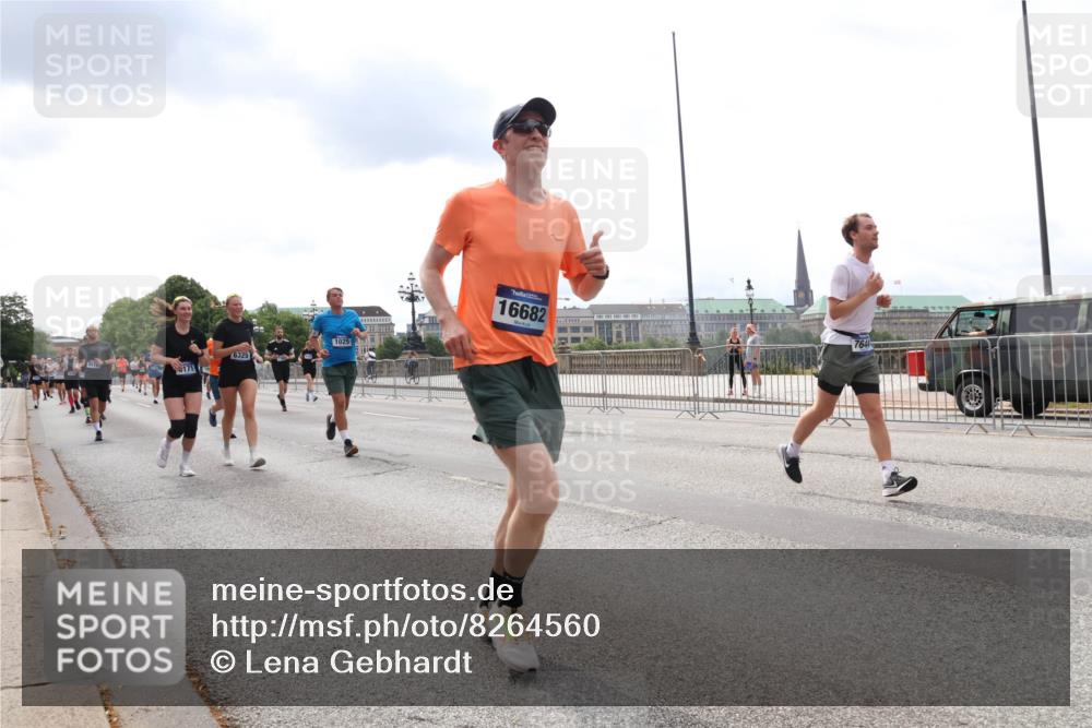 29.06.2025 - hella hamburg halbmarathon Lena Gebhardt http://msf.ph/oto/8264560 29.06.2025 10:34:38 Lombardsbrücke 1025, 1672, 2023, 2355, 2412, 2464, 2510, 2511, 2801, 3130, 3145, 3420, 4540, 4824, 4826, 4884, 5453, 5609, 6034, 6105, 6171, 6310, 6329, 6335, 6379, 6571, 6574, 6843, 7020, 7299, 7324, 7329, 7386, 7644, 7733, 8349, 8369, 8705, 8793, 8965, 9122, 9164, 9379, 9448, 9514, 10335, 10360, 10564, 10674, 11122, 11245, 11646, 11872, 12019, 12164, 12236, 12382, 12764, 13957, 15477, 16238, 16311, 16390, 16682, 16919, 17230, 18158, 18941 meine-sportfotos.de