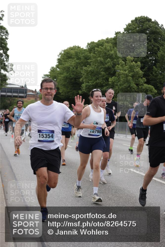 29.06.2025 - hella hamburg halbmarathon Jannik Wohlers http://msf.ph/oto/8264575 29.06.2025 10:33:14 Lombardsbrücke 1189, 1275, 1896, 1995, 2342, 2776, 3170, 3560, 4361, 4433, 4449, 4696, 5075, 5096, 5141, 5557, 5569, 5821, 5822, 5887, 6109, 6854, 6999, 7653, 7705, 8021, 8157, 8282, 8891, 9234, 9258, 9438, 9750, 9799, 10561, 11338, 11453, 11546, 11676, 11811, 11827, 11928, 12237, 12238, 12652, 12835, 12855, 13375, 13601, 13853, 14098, 14451, 15044, 15072, 15367 meine-sportfotos.de