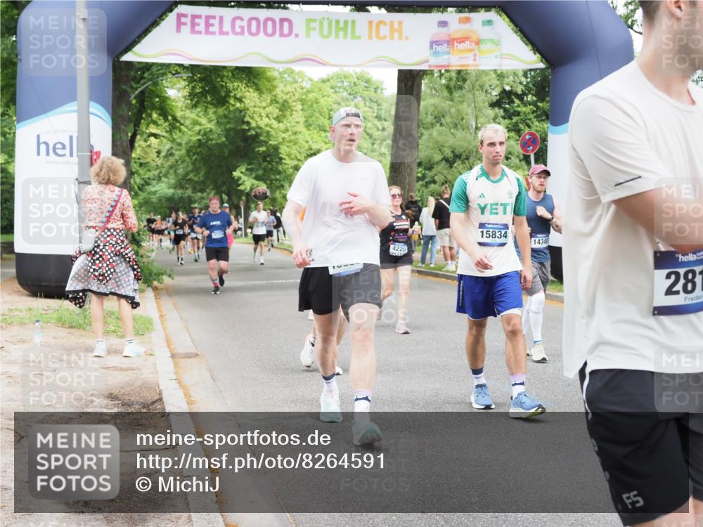 29.06.2025 - hella hamburg halbmarathon MichiJ http://msf.ph/oto/8264591 29.06.2025 10:54:19 Zwischen KM18-KM19 2819, 3488, 4220, 4293, 7571, 8999, 10196, 10834, 14340, 15834, 15922, 15993 meine-sportfotos.de