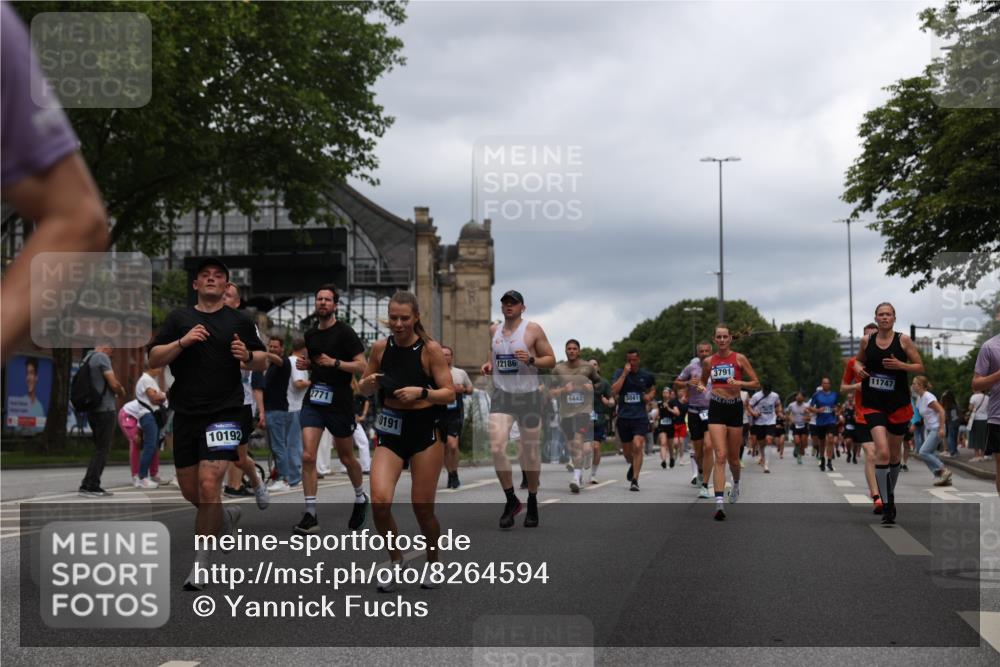 29.06.2025 - hella hamburg halbmarathon Yannick Fuchs http://msf.ph/oto/8264594 29.06.2025 10:48:45 20KM 1125, 1327, 1496, 1506, 1628, 2119, 2474, 2561, 2771, 2884, 2955, 3041, 3177, 3652, 3791, 3794, 3861, 3945, 4029, 4189, 4231, 4903, 4938, 5319, 6082, 6084, 6433, 6443, 6587, 6723, 6938, 8449, 8487, 8514, 8698, 8772, 8973, 9227, 10191, 10192, 10263, 10368, 10376, 11184, 11333, 11499, 11747, 11797, 11799, 11976, 12186, 12526, 12961, 13297, 13988, 14036, 14175, 14592, 14638, 14660, 14834, 14948, 15389, 15408, 15879, 16047, 16327, 17842, 18380 meine-sportfotos.de