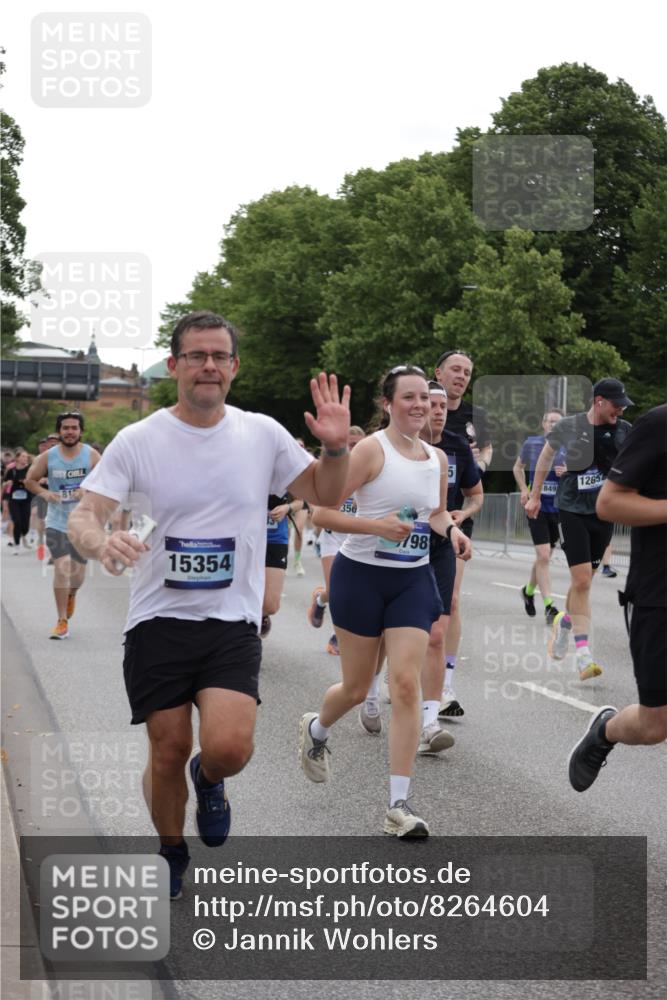 29.06.2025 - hella hamburg halbmarathon Jannik Wohlers http://msf.ph/oto/8264604 29.06.2025 10:33:14 Lombardsbrücke 1189, 1275, 1896, 1995, 2342, 2776, 3170, 3560, 4361, 4433, 4449, 4696, 5075, 5096, 5141, 5557, 5569, 5821, 5822, 5887, 6109, 6854, 6999, 7653, 7705, 8021, 8157, 8282, 8891, 9234, 9258, 9438, 9750, 9799, 10561, 11338, 11453, 11546, 11676, 11811, 11827, 11928, 12237, 12238, 12652, 12835, 12855, 13375, 13601, 13853, 14098, 14451, 15044, 15072, 15367 meine-sportfotos.de