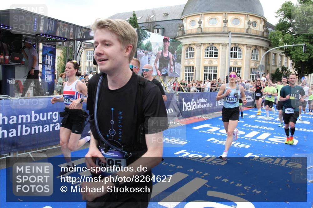 29.06.2025 - hella hamburg halbmarathon Michael Strokosch http://msf.ph/oto/8264627 29.06.2025 10:52:13 Ziel 1482, 2397, 2595, 4837, 5032, 5087, 5093, 5378, 5482, 6897, 7732, 9082, 12135, 12580, 13726, 14248, 14300, 15275, 15829, 16003, 16320, 16591, 16666, 17033, 17130, 18475, 18801 meine-sportfotos.de