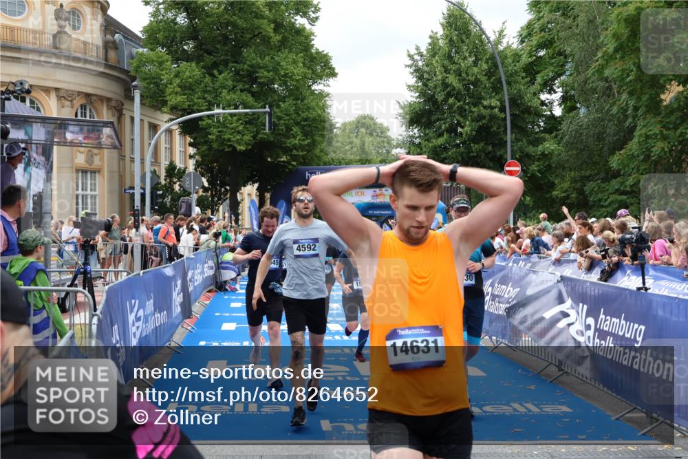 29.06.2025 - hella hamburg halbmarathon Zöllner http://msf.ph/oto/8264652 29.06.2025 10:58:24 Ziel 1595, 4550, 4592, 4708, 5347, 6138, 6147, 9230, 9485, 11645, 11808, 14355, 15434, 18266, 18891 meine-sportfotos.de