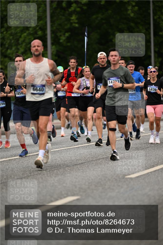 29.06.2025 - hella hamburg halbmarathon Dr. Thomas Lammeyer http://msf.ph/oto/8264673 29.06.2025 10:35:33 Kennedybrücke 1097, 1547, 1844, 1979, 2754, 2755, 2831, 2832, 2914, 3281, 3396, 3424, 3571, 3681, 4877, 4953, 5165, 5350, 5846, 5965, 6078, 6160, 6573, 6640, 7120, 7772, 8806, 8812, 8941, 9078, 9104, 9183, 9883, 10148, 10240, 10435, 10586, 11178 meine-sportfotos.de