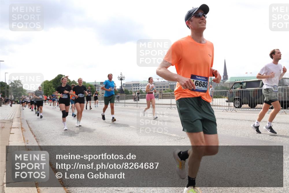 29.06.2025 - hella hamburg halbmarathon Lena Gebhardt http://msf.ph/oto/8264687 29.06.2025 10:34:38 Lombardsbrücke 1025, 1672, 2023, 2355, 2412, 2464, 2510, 2511, 2801, 3130, 3145, 3420, 4540, 4824, 4826, 4884, 5453, 5609, 6034, 6105, 6171, 6310, 6329, 6335, 6379, 6571, 6574, 6843, 7020, 7299, 7324, 7329, 7386, 7644, 7733, 8349, 8369, 8705, 8793, 8965, 9122, 9164, 9379, 9448, 9514, 10335, 10360, 10564, 10674, 11122, 11245, 11646, 11872, 12019, 12164, 12236, 12382, 12764, 13957, 15477, 16238, 16311, 16390, 16682, 16919, 17230, 18158, 18941 meine-sportfotos.de