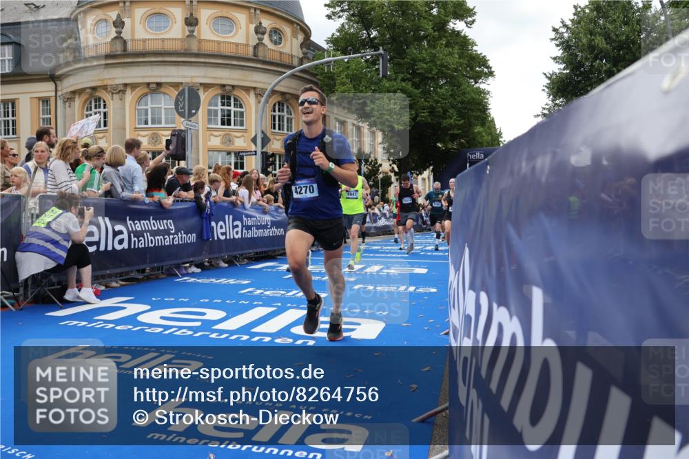 29.06.2025 - hella hamburg halbmarathon Strokosch-Dieckow http://msf.ph/oto/8264756 29.06.2025 10:44:47 Ziel 1941, 2098, 2970, 3004, 3098, 3785, 4270, 4425, 4915, 7056, 7167, 7325, 9720, 12161, 15185, 15233, 16834, 17251, 17406, 18437, 18631, 19207, 19210 meine-sportfotos.de