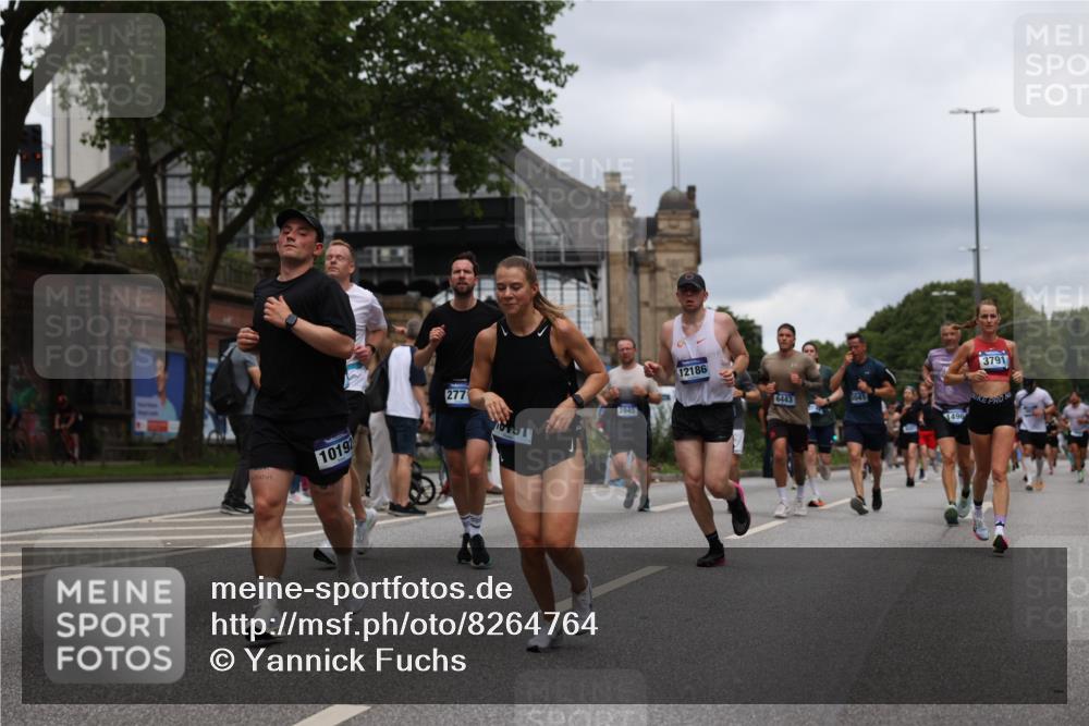 29.06.2025 - hella hamburg halbmarathon Yannick Fuchs http://msf.ph/oto/8264764 29.06.2025 10:48:45 20KM 1125, 1327, 1496, 1506, 1628, 2119, 2474, 2561, 2771, 2884, 2955, 3041, 3177, 3652, 3791, 3794, 3861, 3945, 4029, 4189, 4231, 4903, 4938, 5319, 6082, 6084, 6433, 6443, 6587, 6723, 6938, 8449, 8487, 8514, 8698, 8772, 8973, 9227, 10191, 10192, 10263, 10368, 10376, 11184, 11333, 11499, 11747, 11797, 11799, 11976, 12186, 12526, 12961, 13297, 13988, 14036, 14175, 14592, 14638, 14660, 14834, 14948, 15389, 15408, 15879, 16047, 16327, 17842, 18380 meine-sportfotos.de