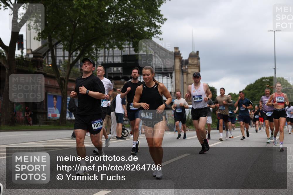 29.06.2025 - hella hamburg halbmarathon Yannick Fuchs http://msf.ph/oto/8264786 29.06.2025 10:48:45 20KM 1125, 1327, 1496, 1506, 1628, 2119, 2474, 2561, 2771, 2884, 2955, 3041, 3177, 3652, 3791, 3794, 3861, 3945, 4029, 4189, 4231, 4903, 4938, 5319, 6082, 6084, 6433, 6443, 6587, 6723, 6938, 8449, 8487, 8514, 8698, 8772, 8973, 9227, 10191, 10192, 10263, 10368, 10376, 11184, 11333, 11499, 11747, 11797, 11799, 11976, 12186, 12526, 12961, 13297, 13988, 14036, 14175, 14592, 14638, 14660, 14834, 14948, 15389, 15408, 15879, 16047, 16327, 17842, 18380 meine-sportfotos.de