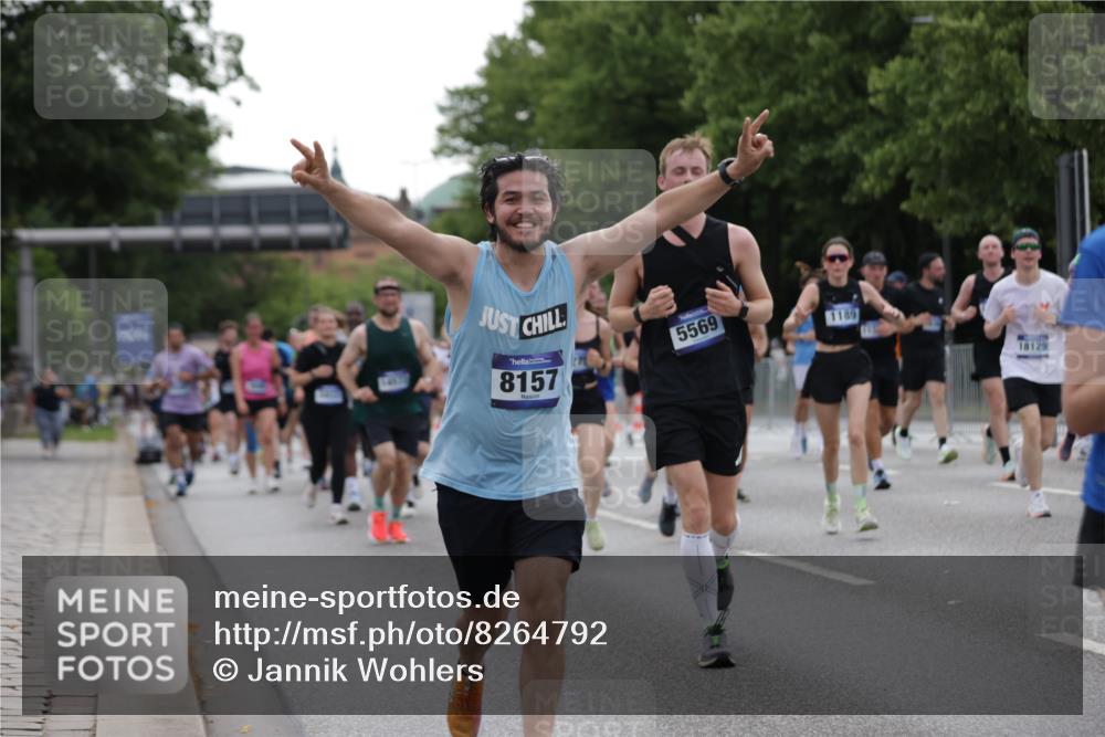 29.06.2025 - hella hamburg halbmarathon Jannik Wohlers http://msf.ph/oto/8264792 29.06.2025 10:33:17 Lombardsbrücke 1189, 1275, 1896, 2342, 2776, 3170, 3560, 4361, 4433, 4449, 4696, 4942, 5075, 5096, 5141, 5557, 5566, 5569, 5821, 5822, 5887, 6109, 6515, 6516, 6854, 6956, 6999, 7653, 8021, 8157, 8282, 8891, 9234, 9258, 9438, 9799, 9995, 10561, 11237, 11338, 11453, 11546, 11676, 11811, 11827, 11928, 12237, 12238, 12652, 12835, 12855, 13375, 13535, 13601, 13741, 13853, 14032, 14098, 14451, 15044, 15072, 15367 meine-sportfotos.de