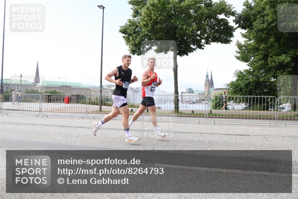29.06.2025 - hella hamburg halbmarathon Lena Gebhardt http://msf.ph/oto/8264793 29.06.2025 10:11:09 Lombardsbrücke 1166, 1186, 1723, 1781, 2868, 3837, 4287, 5254, 5653, 5990, 5991, 7271, 7370, 8171, 8206, 8207, 8368, 8561, 9119, 9169, 9829, 10196, 10372, 11149, 11355, 11755, 12286, 12426, 12556, 12571, 12790, 12836, 13588, 13594, 13603, 14022, 14149, 14270, 15009, 15214, 15252, 15797, 15908, 16383, 16808, 17142, 17500, 17532, 17787, 18382, 18949, 19172, 19241 meine-sportfotos.de