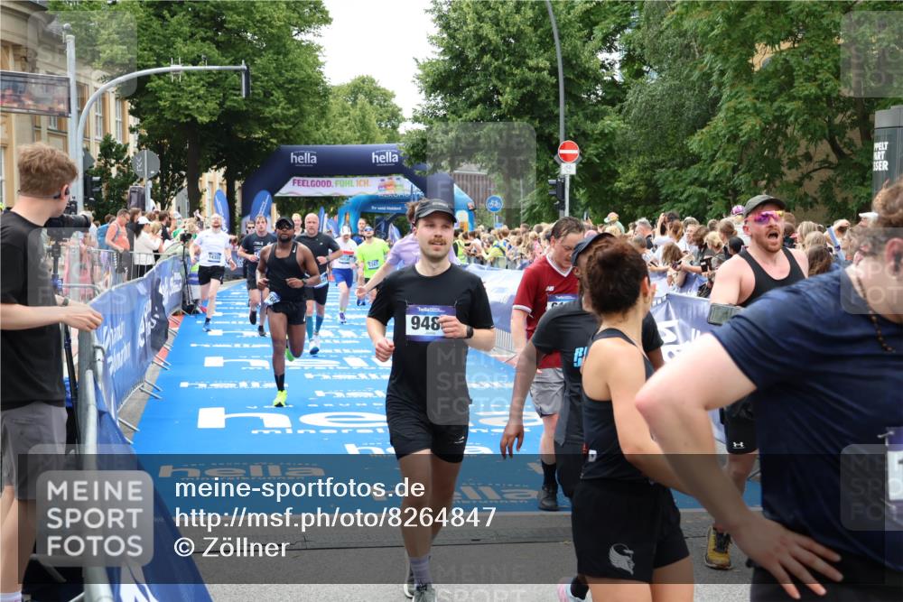 29.06.2025 - hella hamburg halbmarathon Zöllner http://msf.ph/oto/8264847 29.06.2025 10:58:29 Ziel 4550, 4767, 5347, 6138, 7476, 9485, 11808, 14355, 15434, 16531, 17415, 18266, 18891, 19166 meine-sportfotos.de