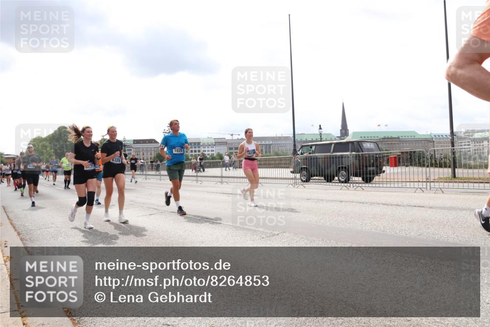 29.06.2025 - hella hamburg halbmarathon Lena Gebhardt http://msf.ph/oto/8264853 29.06.2025 10:34:39 Lombardsbrücke 1025, 1672, 2023, 2355, 2412, 2464, 2510, 2511, 2801, 3130, 3145, 3420, 4540, 4824, 4826, 4884, 5453, 5609, 6034, 6105, 6171, 6310, 6329, 6335, 6379, 6571, 6574, 6843, 7020, 7299, 7324, 7329, 7386, 7644, 7733, 8349, 8369, 8705, 8793, 8965, 9122, 9164, 9379, 9448, 9514, 10335, 10360, 10564, 10674, 11122, 11245, 11646, 11872, 12019, 12164, 12236, 12382, 12764, 13957, 15477, 16238, 16311, 16390, 16682, 16919, 17230, 18158, 18941 meine-sportfotos.de