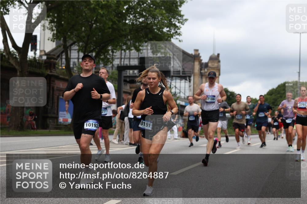 29.06.2025 - hella hamburg halbmarathon Yannick Fuchs http://msf.ph/oto/8264887 29.06.2025 10:48:46 20KM 1125, 1327, 1496, 1506, 1628, 2119, 2474, 2561, 2771, 2884, 2955, 3041, 3177, 3652, 3791, 3794, 3861, 3945, 4029, 4189, 4231, 4903, 4938, 5319, 6082, 6084, 6433, 6443, 6587, 6723, 6938, 8449, 8487, 8514, 8698, 8973, 9227, 10191, 10192, 10263, 10368, 10376, 11184, 11333, 11499, 11747, 11797, 11799, 11976, 12186, 12526, 12961, 13267, 13297, 13988, 14036, 14175, 14592, 14638, 14660, 14834, 14948, 15389, 15408, 15879, 16047, 16327, 17842, 18380 meine-sportfotos.de