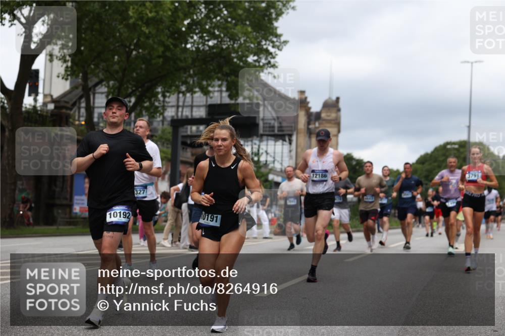 29.06.2025 - hella hamburg halbmarathon Yannick Fuchs http://msf.ph/oto/8264916 29.06.2025 10:48:46 20KM 1125, 1327, 1496, 1506, 1628, 2119, 2474, 2561, 2771, 2884, 2955, 3041, 3177, 3652, 3791, 3794, 3861, 3945, 4029, 4189, 4231, 4903, 4938, 5319, 6082, 6084, 6433, 6443, 6587, 6723, 6938, 8449, 8487, 8514, 8698, 8973, 9227, 10191, 10192, 10263, 10368, 10376, 11184, 11333, 11499, 11747, 11797, 11799, 11976, 12186, 12526, 12961, 13267, 13297, 13988, 14036, 14175, 14592, 14638, 14660, 14834, 14948, 15389, 15408, 15879, 16047, 16327, 17842, 18380 meine-sportfotos.de