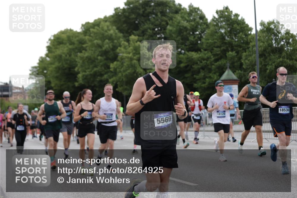 29.06.2025 - hella hamburg halbmarathon Jannik Wohlers http://msf.ph/oto/8264925 29.06.2025 10:33:19 Lombardsbrücke 1189, 1275, 1896, 2342, 2776, 3170, 3264, 3560, 4361, 4433, 4449, 4696, 4942, 5075, 5096, 5141, 5557, 5566, 5569, 5821, 5822, 5887, 6109, 6515, 6516, 6854, 6956, 6999, 7027, 7565, 7653, 8021, 8157, 8202, 8282, 8375, 8377, 8383, 8401, 9234, 9438, 9799, 9995, 10007, 10561, 11111, 11237, 11338, 11453, 11546, 11676, 11811, 11827, 11928, 12237, 12238, 12652, 12835, 12855, 13375, 13535, 13601, 13741, 13853, 14032, 14098, 14451, 15044, 15072 meine-sportfotos.de