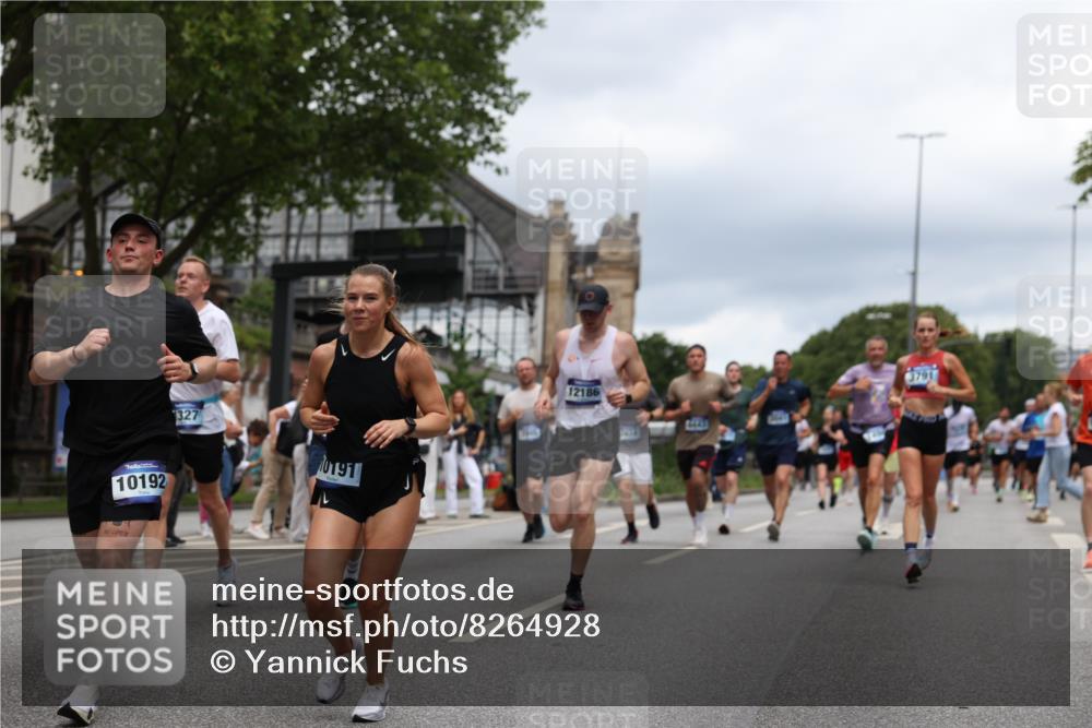 29.06.2025 - hella hamburg halbmarathon Yannick Fuchs http://msf.ph/oto/8264928 29.06.2025 10:48:46 20KM 1125, 1327, 1496, 1506, 1628, 2119, 2474, 2561, 2771, 2884, 2955, 3041, 3177, 3652, 3791, 3794, 3861, 3945, 4029, 4189, 4231, 4903, 4938, 5319, 6082, 6084, 6433, 6443, 6587, 6723, 6938, 8449, 8487, 8514, 8698, 8973, 9227, 10191, 10192, 10263, 10368, 10376, 11184, 11333, 11499, 11747, 11797, 11799, 11976, 12186, 12526, 12961, 13267, 13297, 13988, 14036, 14175, 14592, 14638, 14660, 14834, 14948, 15389, 15408, 15879, 16047, 16327, 17842, 18380 meine-sportfotos.de