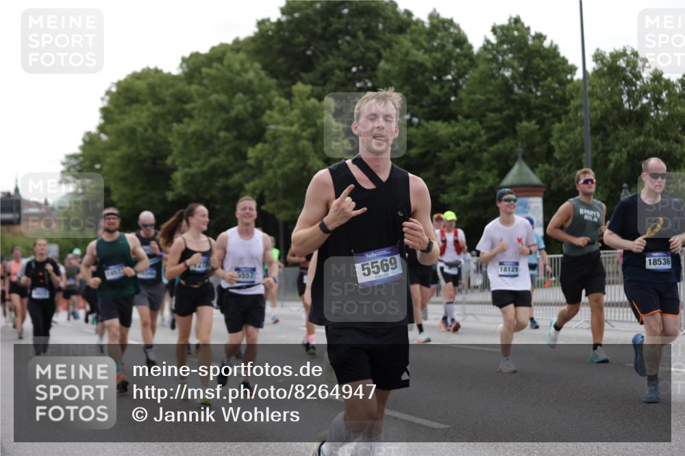 29.06.2025 - hella hamburg halbmarathon Jannik Wohlers http://msf.ph/oto/8264947 29.06.2025 10:33:19 Lombardsbrücke 1189, 1275, 1896, 2342, 2776, 3170, 3264, 3560, 4361, 4433, 4449, 4696, 4942, 5075, 5096, 5141, 5557, 5566, 5569, 5821, 5822, 5887, 6109, 6515, 6516, 6854, 6956, 6999, 7027, 7565, 7653, 8021, 8157, 8202, 8282, 8375, 8377, 8383, 8401, 9234, 9438, 9799, 9995, 10007, 10561, 11111, 11237, 11338, 11453, 11546, 11676, 11811, 11827, 11928, 12237, 12238, 12652, 12835, 12855, 13375, 13535, 13601, 13741, 13853, 14032, 14098, 14451, 15044, 15072 meine-sportfotos.de