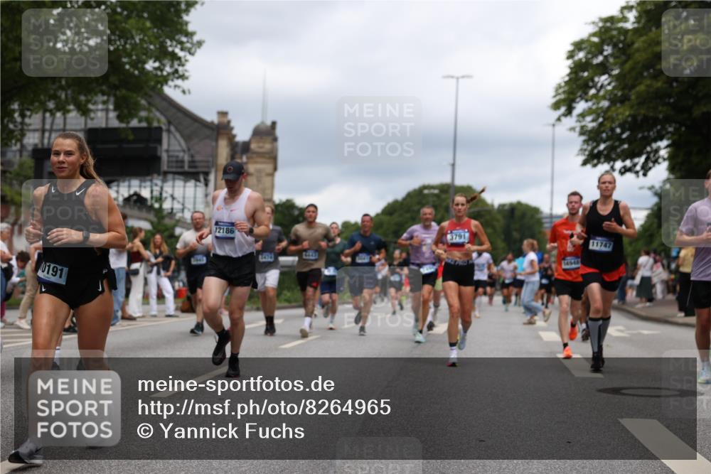 29.06.2025 - hella hamburg halbmarathon Yannick Fuchs http://msf.ph/oto/8264965 29.06.2025 10:48:46 20KM 1125, 1327, 1496, 1506, 1628, 2119, 2474, 2561, 2771, 2884, 2955, 3041, 3177, 3652, 3791, 3794, 3861, 3945, 4029, 4189, 4231, 4903, 4938, 5319, 6082, 6084, 6433, 6443, 6587, 6723, 6938, 8449, 8487, 8514, 8698, 8973, 9227, 10191, 10192, 10263, 10368, 10376, 11184, 11333, 11499, 11747, 11797, 11799, 11976, 12186, 12526, 12961, 13267, 13297, 13988, 14036, 14175, 14592, 14638, 14660, 14834, 14948, 15389, 15408, 15879, 16047, 16327, 17842, 18380 meine-sportfotos.de