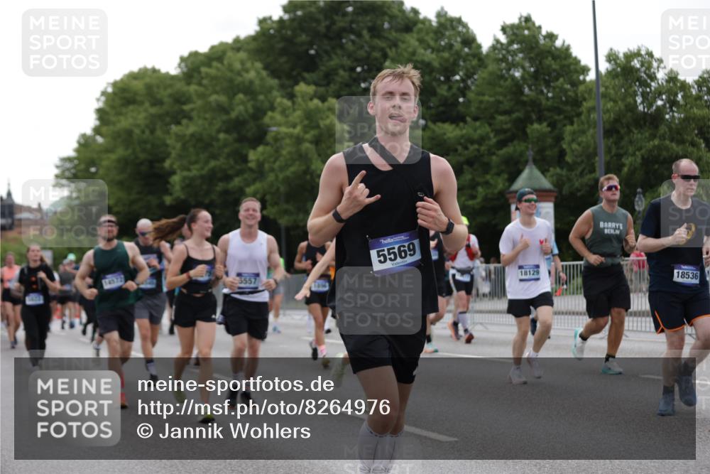 29.06.2025 - hella hamburg halbmarathon Jannik Wohlers http://msf.ph/oto/8264976 29.06.2025 10:33:19 Lombardsbrücke 1189, 1275, 1896, 2342, 2776, 3170, 3264, 3560, 4361, 4433, 4449, 4696, 4942, 5075, 5096, 5141, 5557, 5566, 5569, 5821, 5822, 5887, 6109, 6515, 6516, 6854, 6956, 6999, 7027, 7565, 7653, 8021, 8157, 8202, 8282, 8375, 8377, 8383, 8401, 9234, 9438, 9799, 9995, 10007, 10561, 11111, 11237, 11338, 11453, 11546, 11676, 11811, 11827, 11928, 12237, 12238, 12652, 12835, 12855, 13375, 13535, 13601, 13741, 13853, 14032, 14098, 14451, 15044, 15072 meine-sportfotos.de