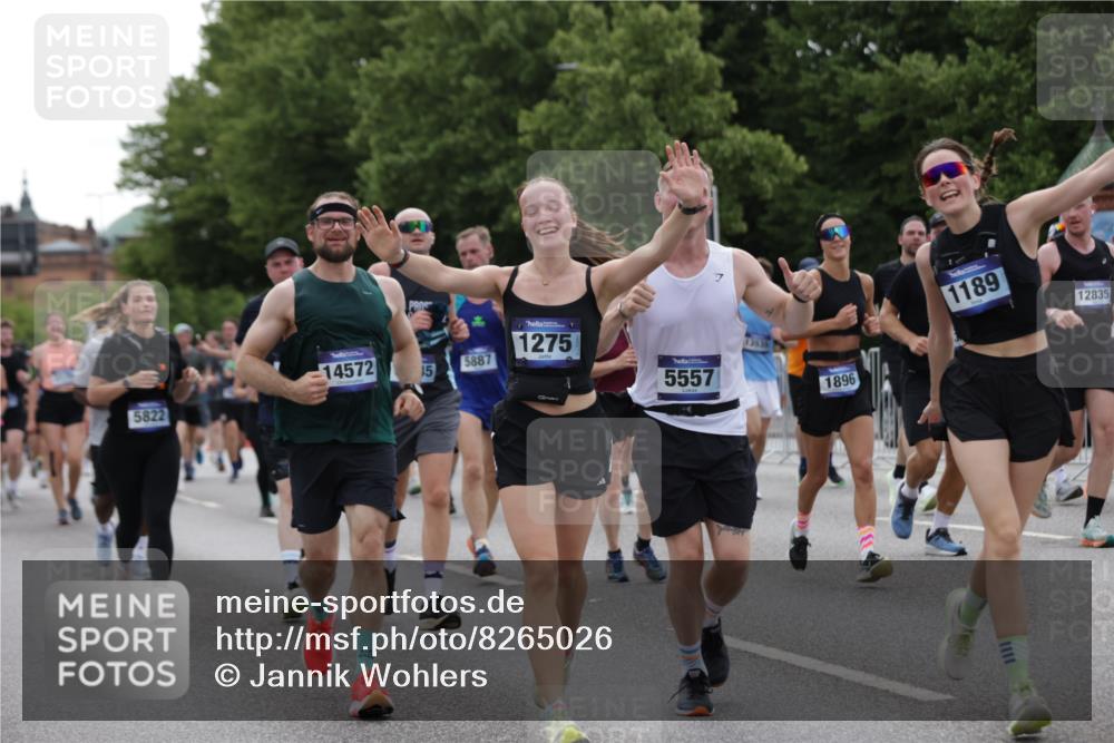 29.06.2025 - hella hamburg halbmarathon Jannik Wohlers http://msf.ph/oto/8265026 29.06.2025 10:33:20 Lombardsbrücke 1189, 1275, 1896, 2342, 2776, 3170, 3264, 3560, 4361, 4433, 4449, 4696, 4942, 5075, 5096, 5141, 5557, 5566, 5569, 5821, 5822, 5887, 6109, 6515, 6516, 6854, 6956, 6999, 7027, 7565, 7653, 8021, 8157, 8202, 8282, 8375, 8377, 8383, 8401, 9094, 9234, 9438, 9799, 9875, 9995, 10007, 10071, 10561, 11111, 11237, 11338, 11453, 11546, 11676, 11811, 11827, 11928, 12237, 12238, 12562, 12652, 12835, 12855, 13375, 13535, 13601, 13741, 13853, 14032, 14098, 14451, 15044, 15072 meine-sportfotos.de
