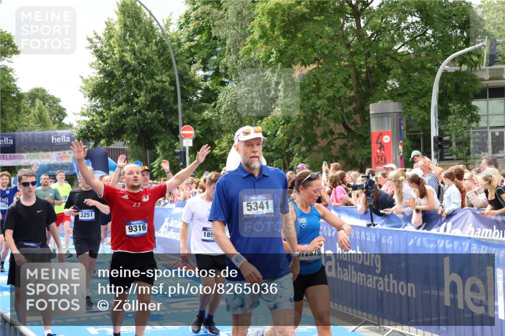 29.06.2025 - hella hamburg halbmarathon Zöllner http://msf.ph/oto/8265036 29.06.2025 10:58:40 Ziel 2619, 2978, 3251, 4467, 5341, 6592, 6595, 7082, 7659, 8322, 9316, 12712, 12809, 12862, 12879, 13694, 15197, 18501, 18556, 18587 meine-sportfotos.de