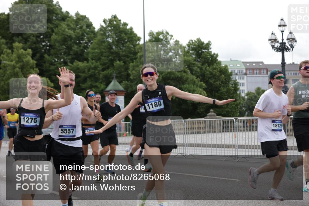 29.06.2025 - hella hamburg halbmarathon Jannik Wohlers http://msf.ph/oto/8265068 29.06.2025 10:33:21 Lombardsbrücke 1189, 1275, 1896, 2342, 2776, 3170, 3264, 3560, 4361, 4433, 4449, 4696, 4942, 5075, 5096, 5141, 5557, 5566, 5569, 5691, 5821, 5822, 5887, 6109, 6515, 6516, 6854, 6956, 6999, 7027, 7565, 7653, 8021, 8157, 8202, 8282, 8375, 8377, 8383, 8401, 9094, 9234, 9438, 9799, 9875, 9995, 10007, 10071, 10561, 11111, 11237, 11338, 11453, 11546, 11676, 11811, 11827, 11928, 12237, 12238, 12562, 12652, 12835, 12855, 13375, 13535, 13601, 13741, 13853, 14032, 14098, 14451, 15044 meine-sportfotos.de