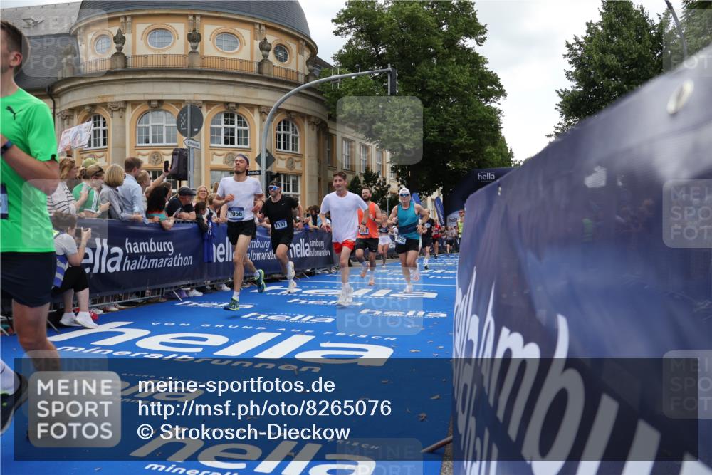 29.06.2025 - hella hamburg halbmarathon Strokosch-Dieckow http://msf.ph/oto/8265076 29.06.2025 10:44:52 Ziel 1424, 1520, 1941, 2098, 2890, 2970, 3004, 3098, 3785, 4425, 4915, 7056, 7167, 7325, 9030, 9720, 12161, 16058, 16834, 17382, 17406, 17544, 18055, 18631, 19207, 19210 meine-sportfotos.de