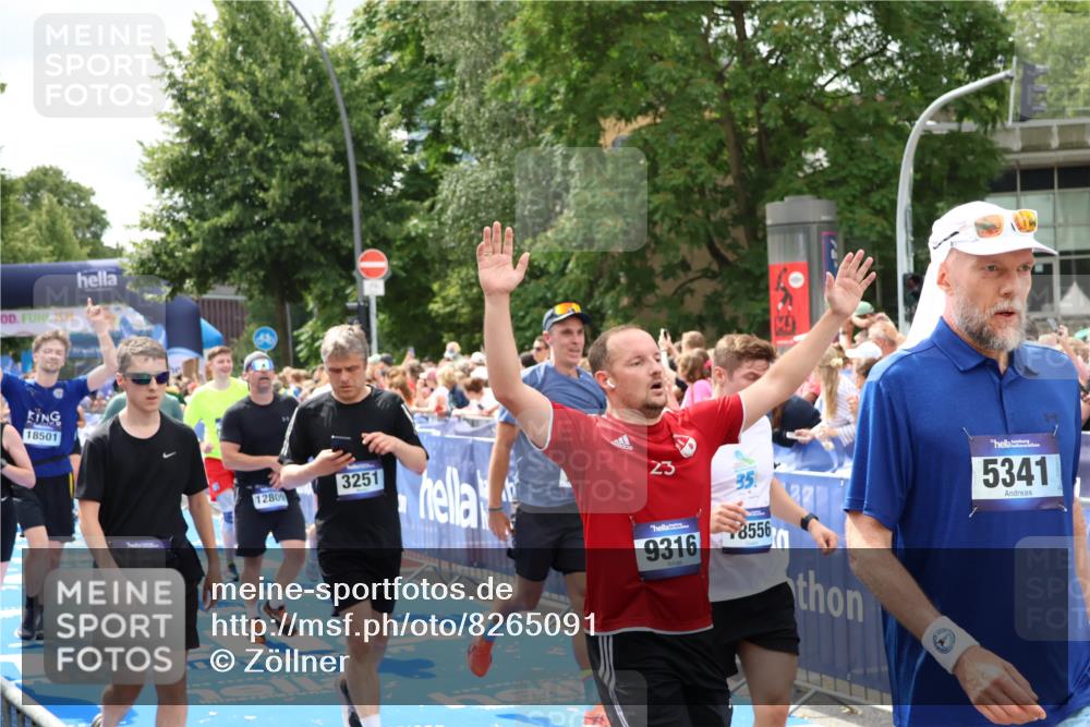 29.06.2025 - hella hamburg halbmarathon Zöllner http://msf.ph/oto/8265091 29.06.2025 10:58:41 Ziel 1319, 2619, 2978, 3251, 4467, 6592, 6595, 7082, 7659, 8322, 9316, 12712, 12809, 12862, 12879, 13694, 15197, 16189, 18501, 18556, 18587 meine-sportfotos.de