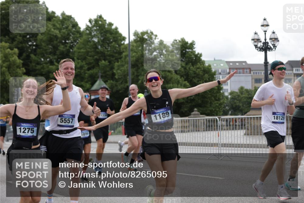 29.06.2025 - hella hamburg halbmarathon Jannik Wohlers http://msf.ph/oto/8265095 29.06.2025 10:33:21 Lombardsbrücke 1189, 1275, 1896, 2342, 2776, 3170, 3264, 3560, 4361, 4433, 4449, 4696, 4942, 5075, 5096, 5141, 5557, 5566, 5569, 5691, 5821, 5822, 5887, 6109, 6515, 6516, 6854, 6956, 6999, 7027, 7565, 7653, 8021, 8157, 8202, 8282, 8375, 8377, 8383, 8401, 9094, 9234, 9438, 9799, 9875, 9995, 10007, 10071, 10561, 11111, 11237, 11338, 11453, 11546, 11676, 11811, 11827, 11928, 12237, 12238, 12562, 12652, 12835, 12855, 13375, 13535, 13601, 13741, 13853, 14032, 14098, 14451, 15044 meine-sportfotos.de