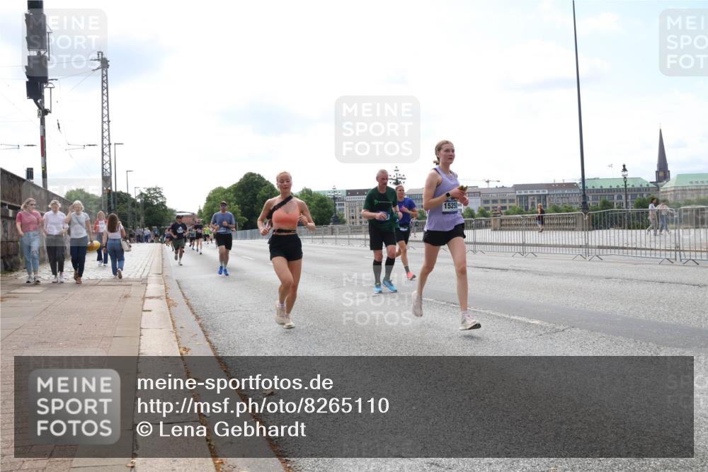 29.06.2025 - hella hamburg halbmarathon Lena Gebhardt http://msf.ph/oto/8265110 29.06.2025 10:11:11 Lombardsbrücke 1166, 1186, 1723, 1781, 2868, 3837, 4287, 5254, 5653, 7271, 7370, 8171, 8206, 8207, 8368, 8561, 9119, 9169, 9829, 10196, 10372, 11149, 11755, 12286, 12426, 12556, 12571, 12790, 12836, 13588, 13594, 13603, 14022, 14149, 14270, 15009, 15214, 15252, 15797, 15908, 16383, 16808, 17142, 17500, 17532, 17787, 18382, 18949, 19172, 19241 meine-sportfotos.de