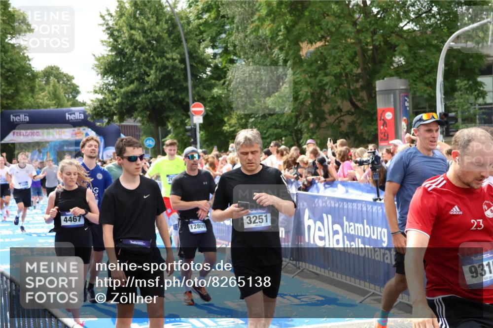 29.06.2025 - hella hamburg halbmarathon Zöllner http://msf.ph/oto/8265138 29.06.2025 10:58:42 Ziel 1319, 2619, 2656, 2978, 3251, 4467, 6592, 6595, 7082, 7659, 8322, 10943, 11605, 11846, 12809, 12862, 13694, 15197, 16189, 18501, 18587 meine-sportfotos.de