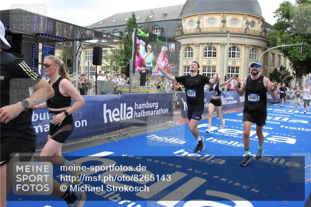 29.06.2025 - hella hamburg halbmarathon Michael Strokosch http://msf.ph/oto/8265143 29.06.2025 10:52:19 Ziel 4419, 4587, 4837, 5032, 5087, 5482, 6164, 6897, 7896, 9074, 9082, 12135, 13707, 14300, 15275, 15446, 16003, 16320, 16591, 17130, 17773, 18475 meine-sportfotos.de