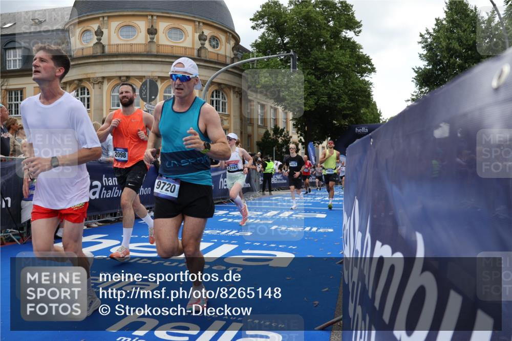 29.06.2025 - hella hamburg halbmarathon Strokosch-Dieckow http://msf.ph/oto/8265148 29.06.2025 10:44:54 Ziel 1171, 1424, 1520, 2098, 2890, 3004, 3098, 4425, 4915, 7056, 7167, 7325, 7843, 9030, 9720, 12161, 15334, 16058, 16834, 17381, 17382, 17406, 17544, 18055, 18631, 19207, 19210 meine-sportfotos.de
